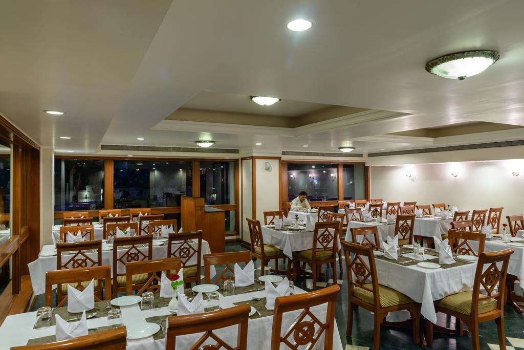 Quality Inn Palms Gāndhīdhām Buitenkant foto