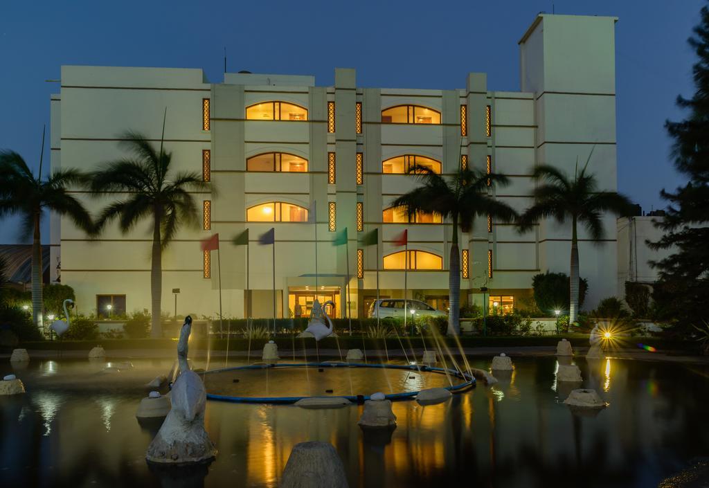 Quality Inn Palms Gāndhīdhām Buitenkant foto