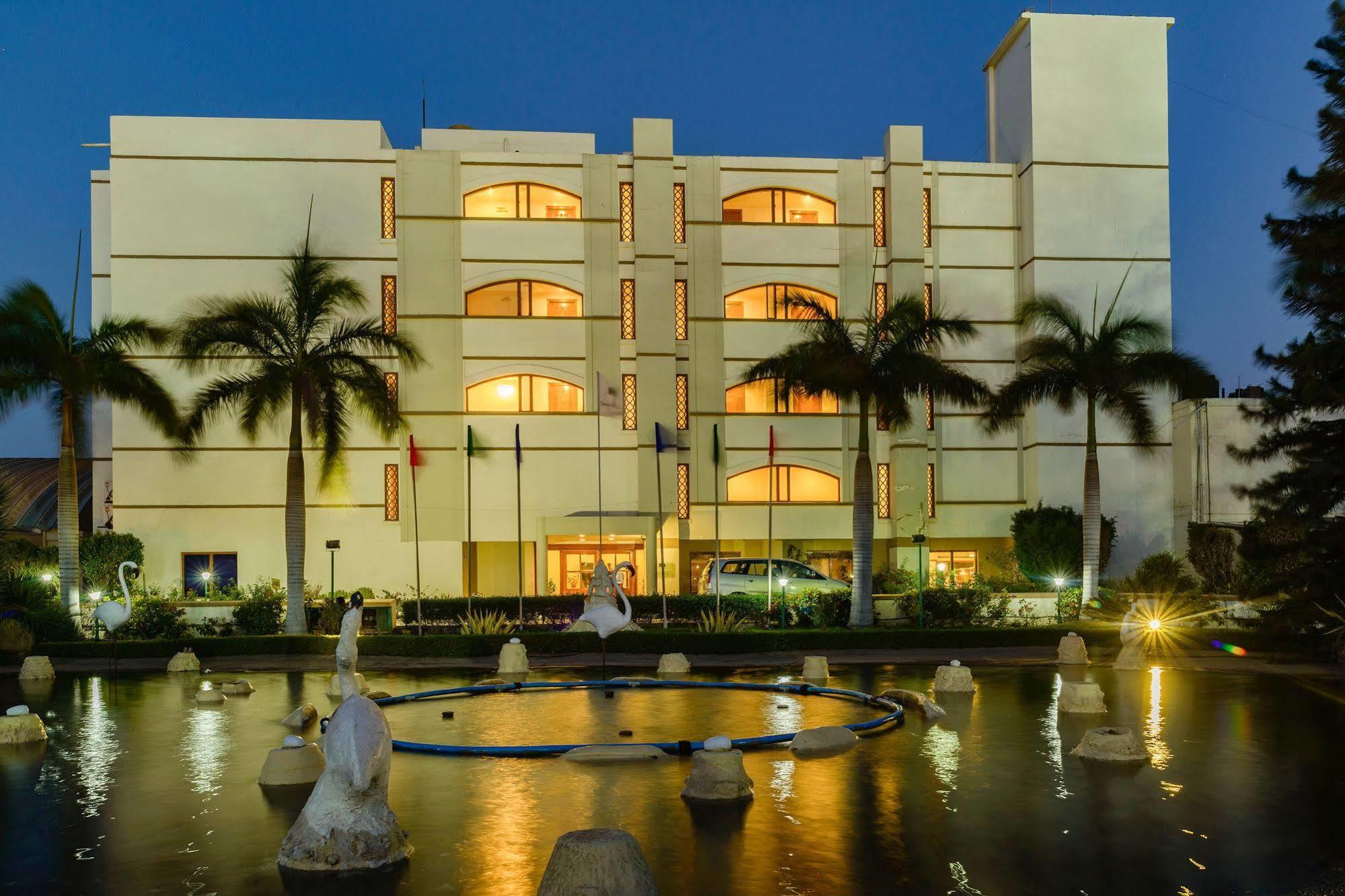 Quality Inn Palms Gāndhīdhām Buitenkant foto