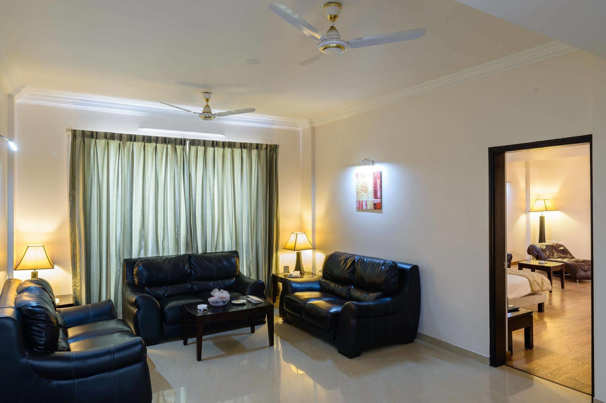 Quality Inn Palms Gāndhīdhām Buitenkant foto