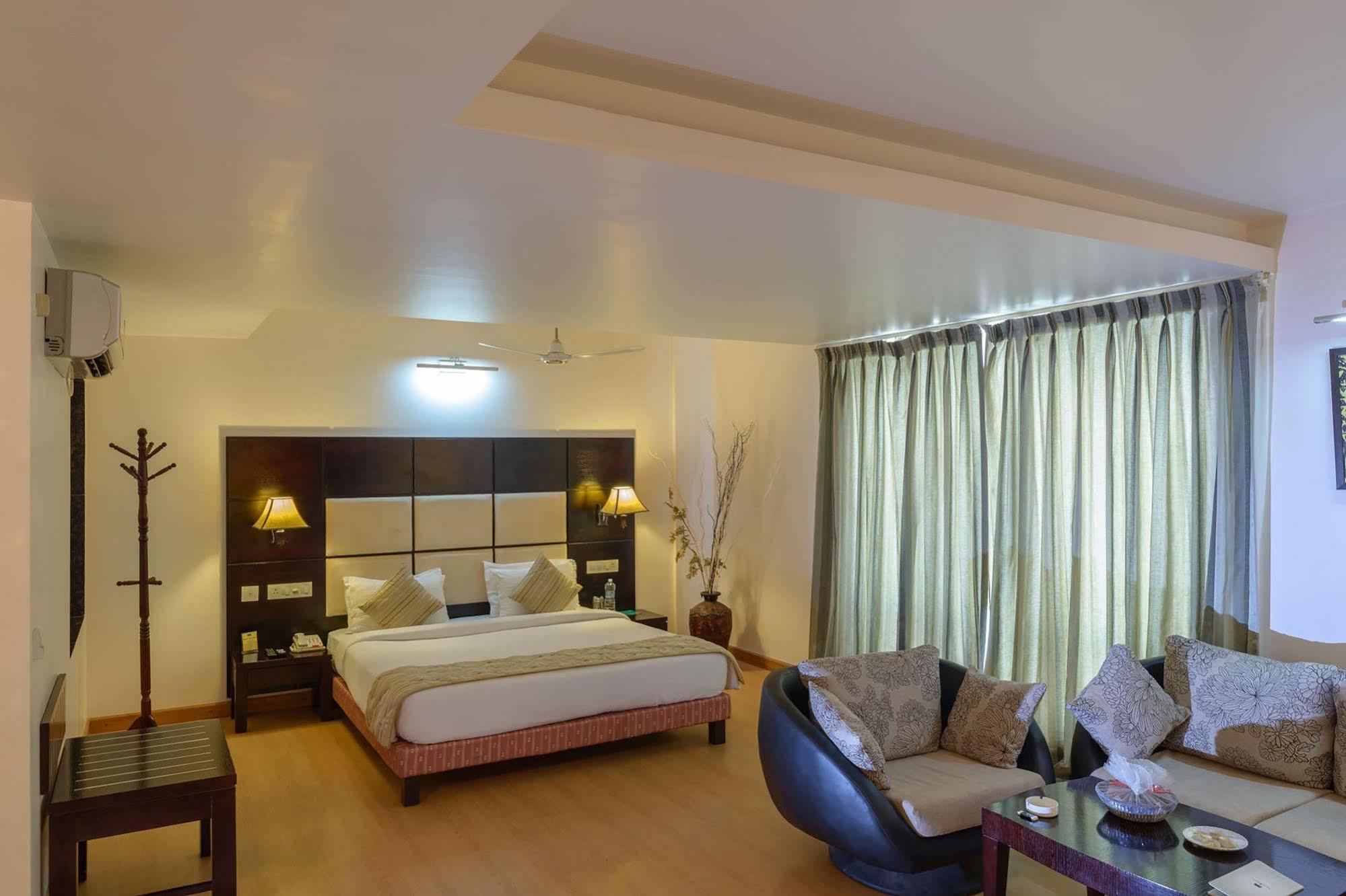 Quality Inn Palms Gāndhīdhām Buitenkant foto
