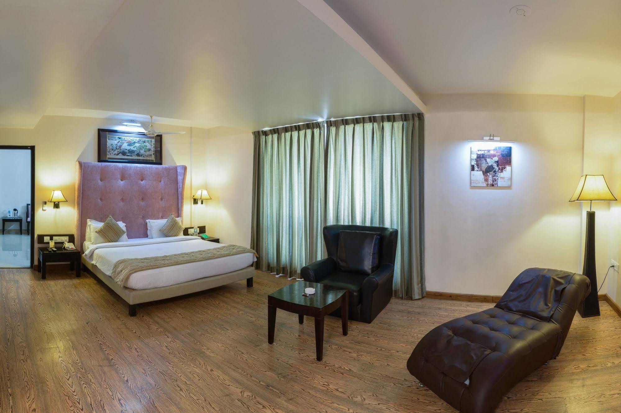 Quality Inn Palms Gāndhīdhām Buitenkant foto