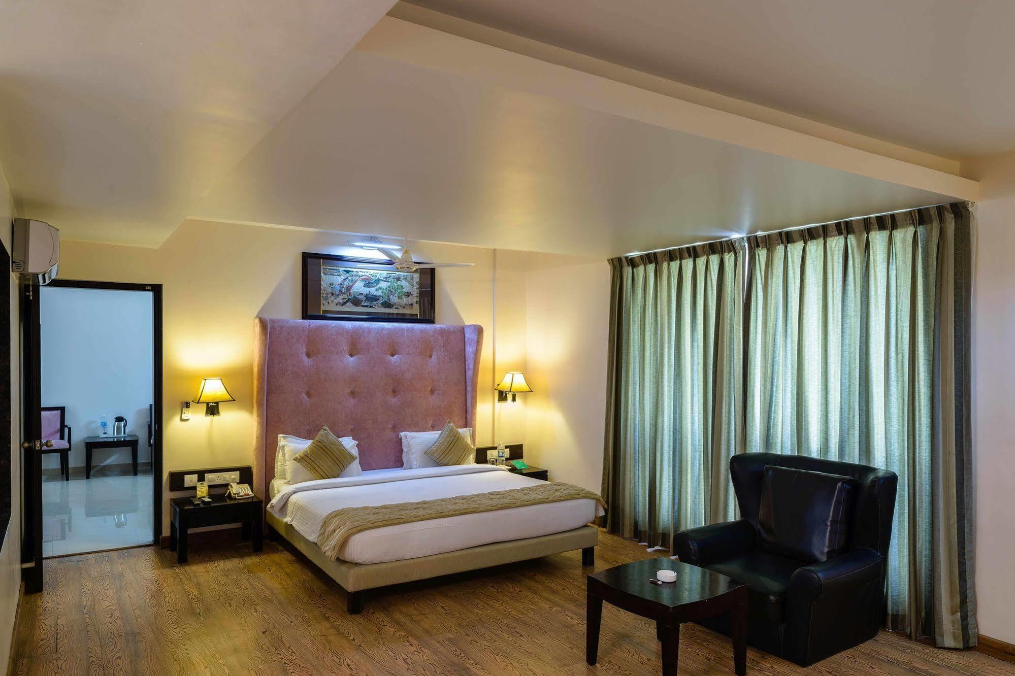 Quality Inn Palms Gāndhīdhām Buitenkant foto