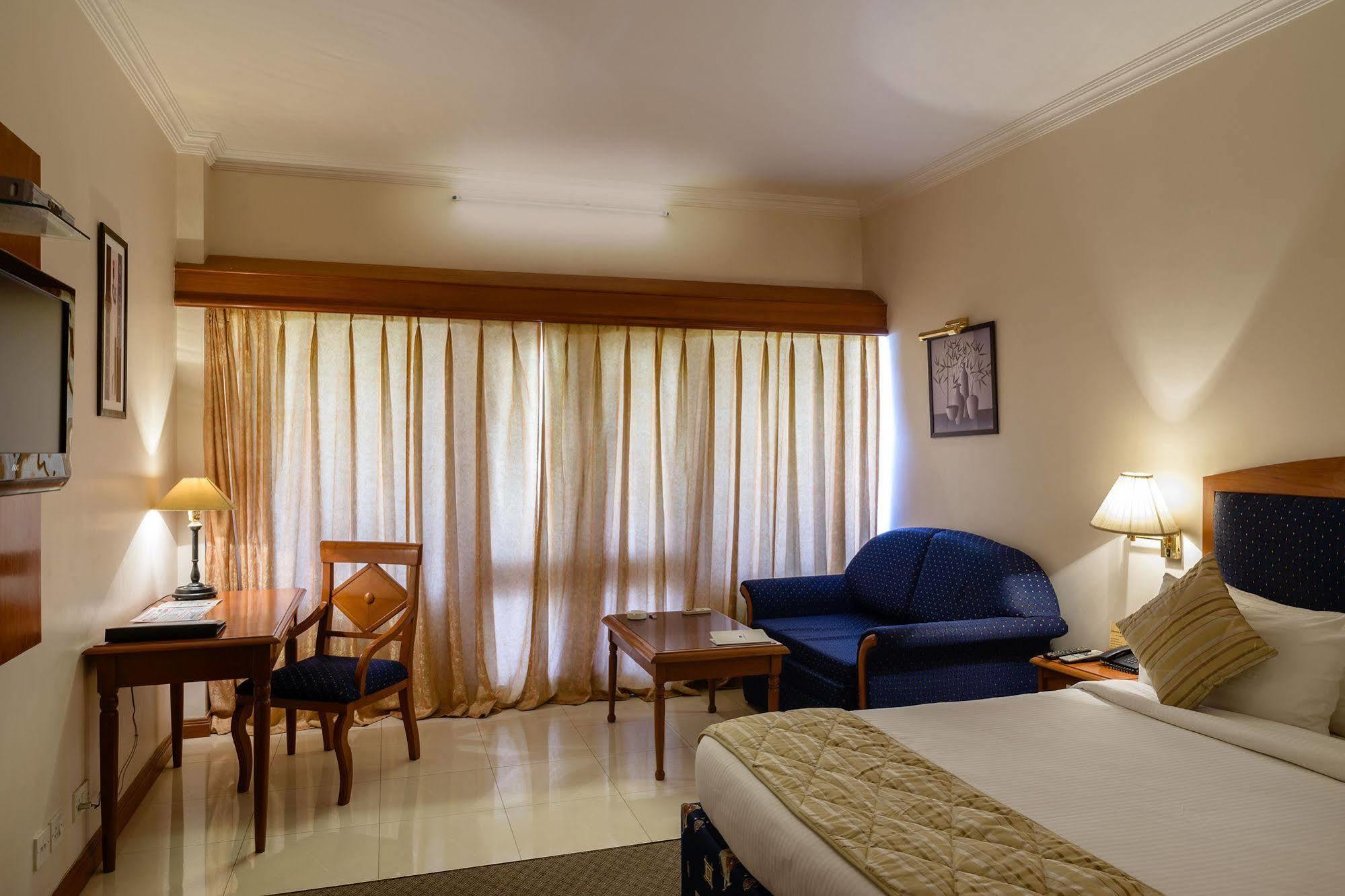 Quality Inn Palms Gāndhīdhām Buitenkant foto