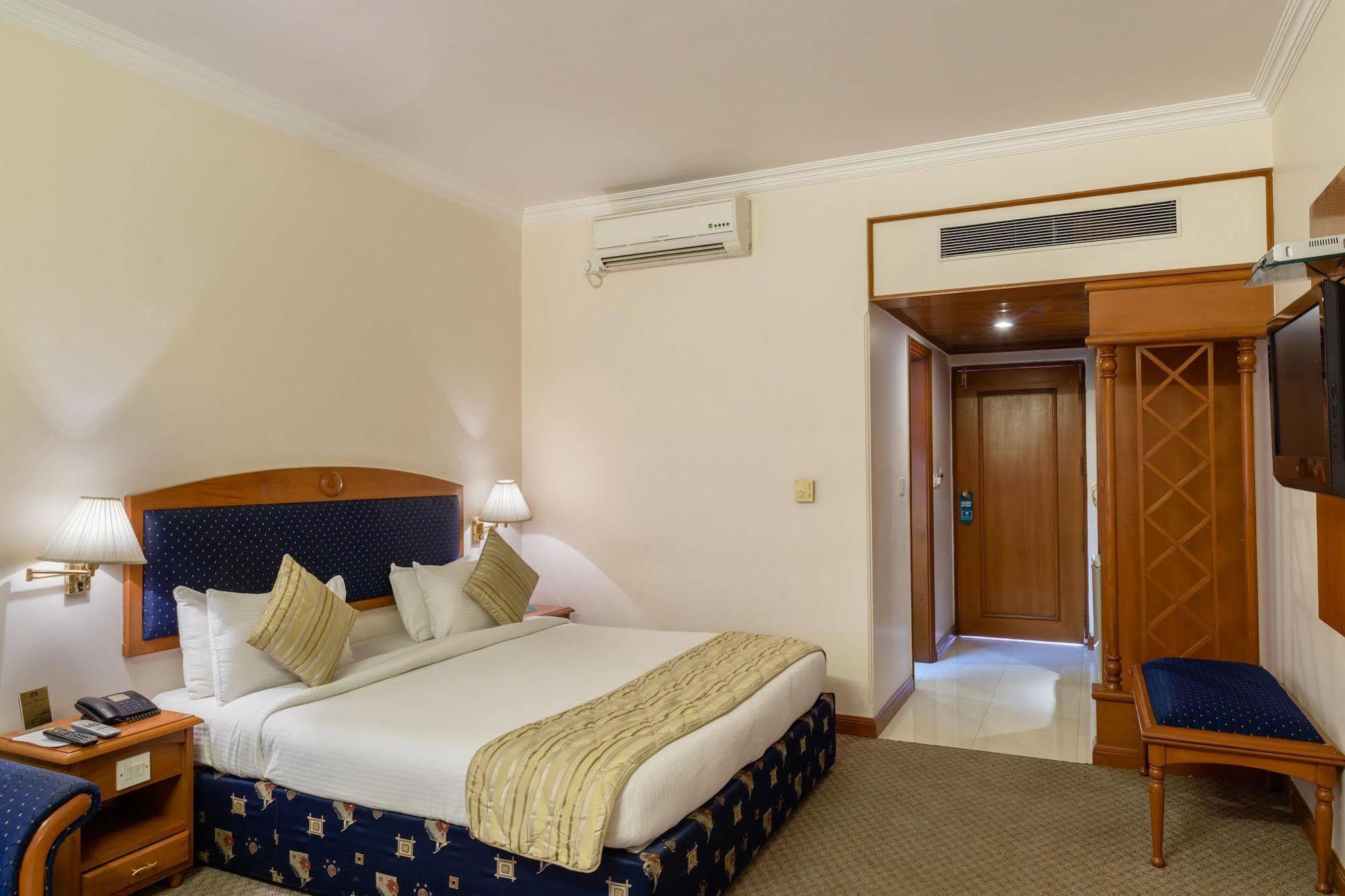 Quality Inn Palms Gāndhīdhām Buitenkant foto