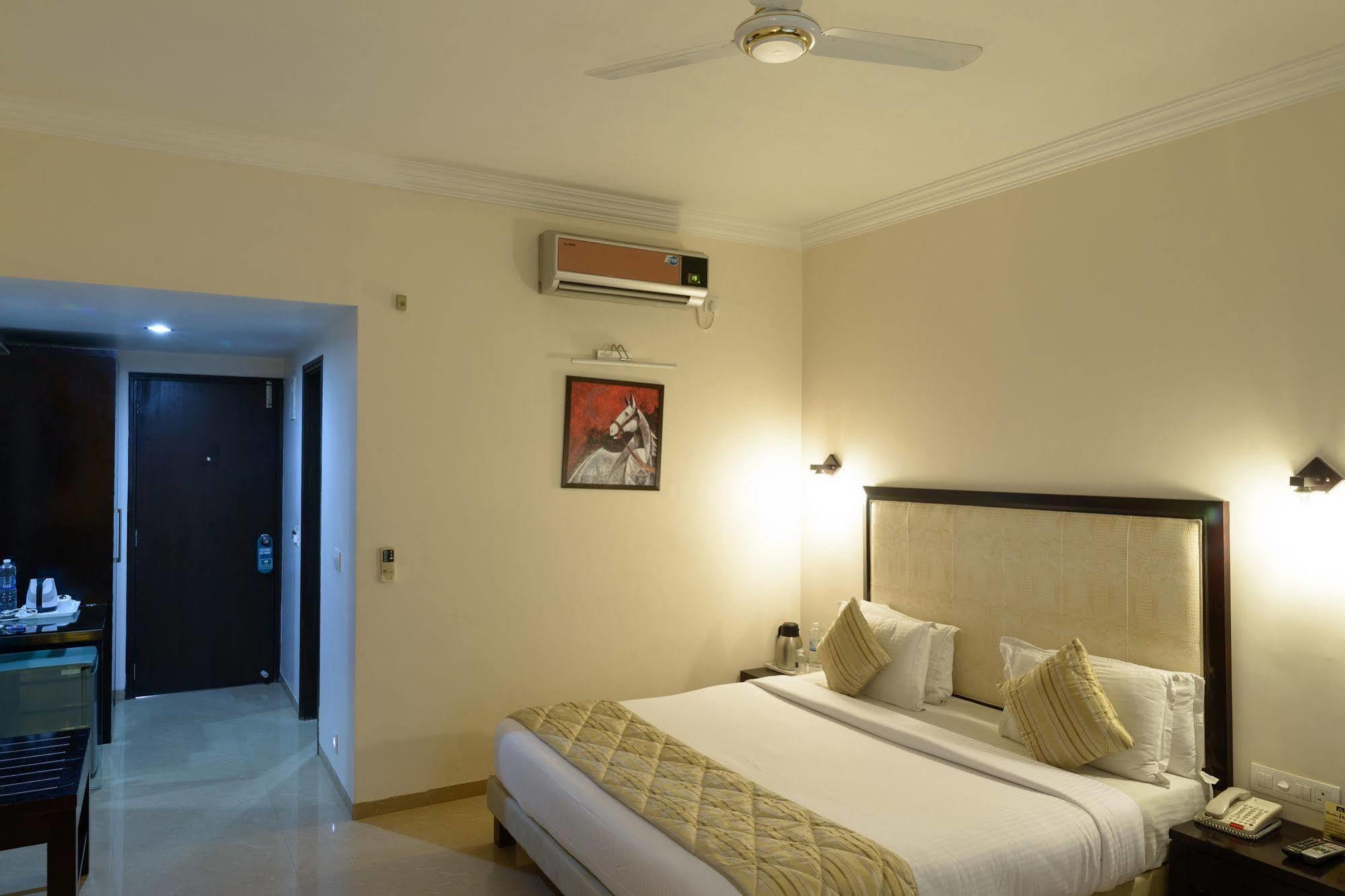 Quality Inn Palms Gāndhīdhām Buitenkant foto