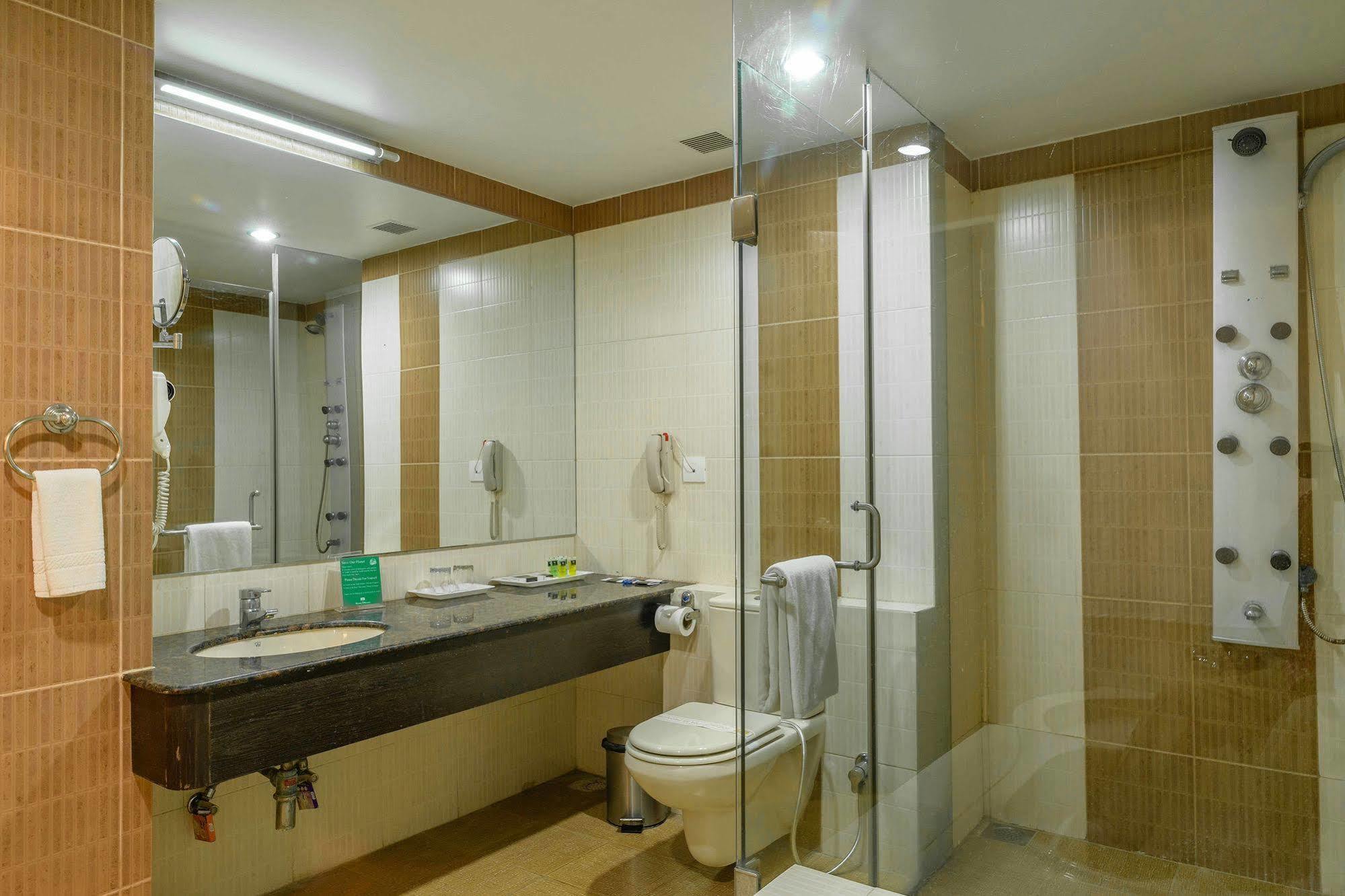 Quality Inn Palms Gāndhīdhām Buitenkant foto