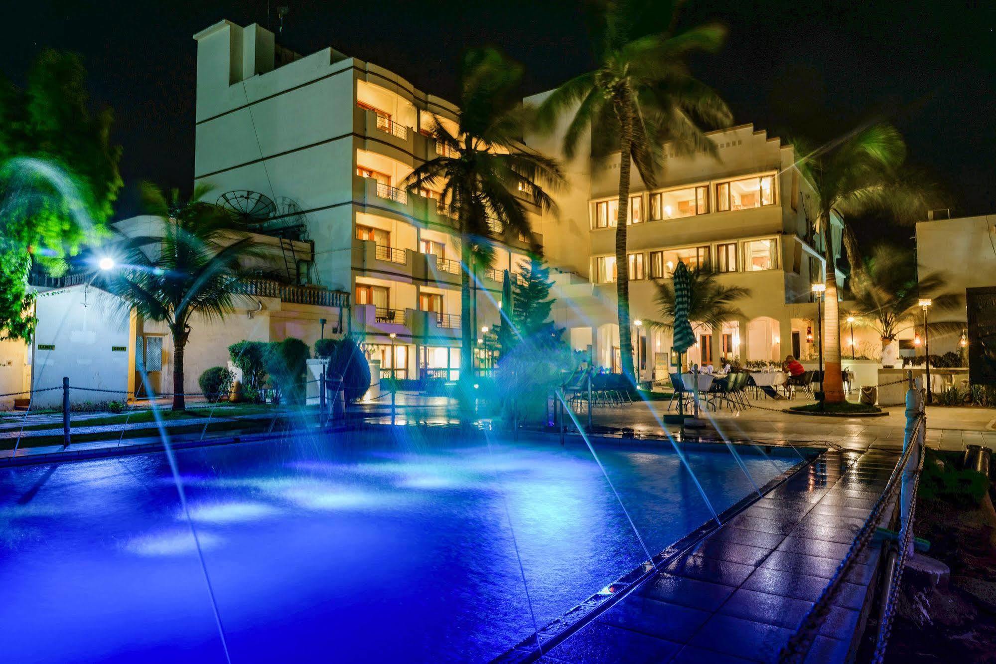 Quality Inn Palms Gāndhīdhām Buitenkant foto