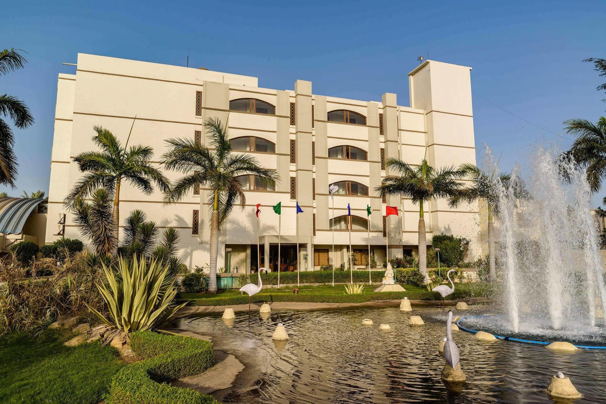 Quality Inn Palms Gāndhīdhām Buitenkant foto
